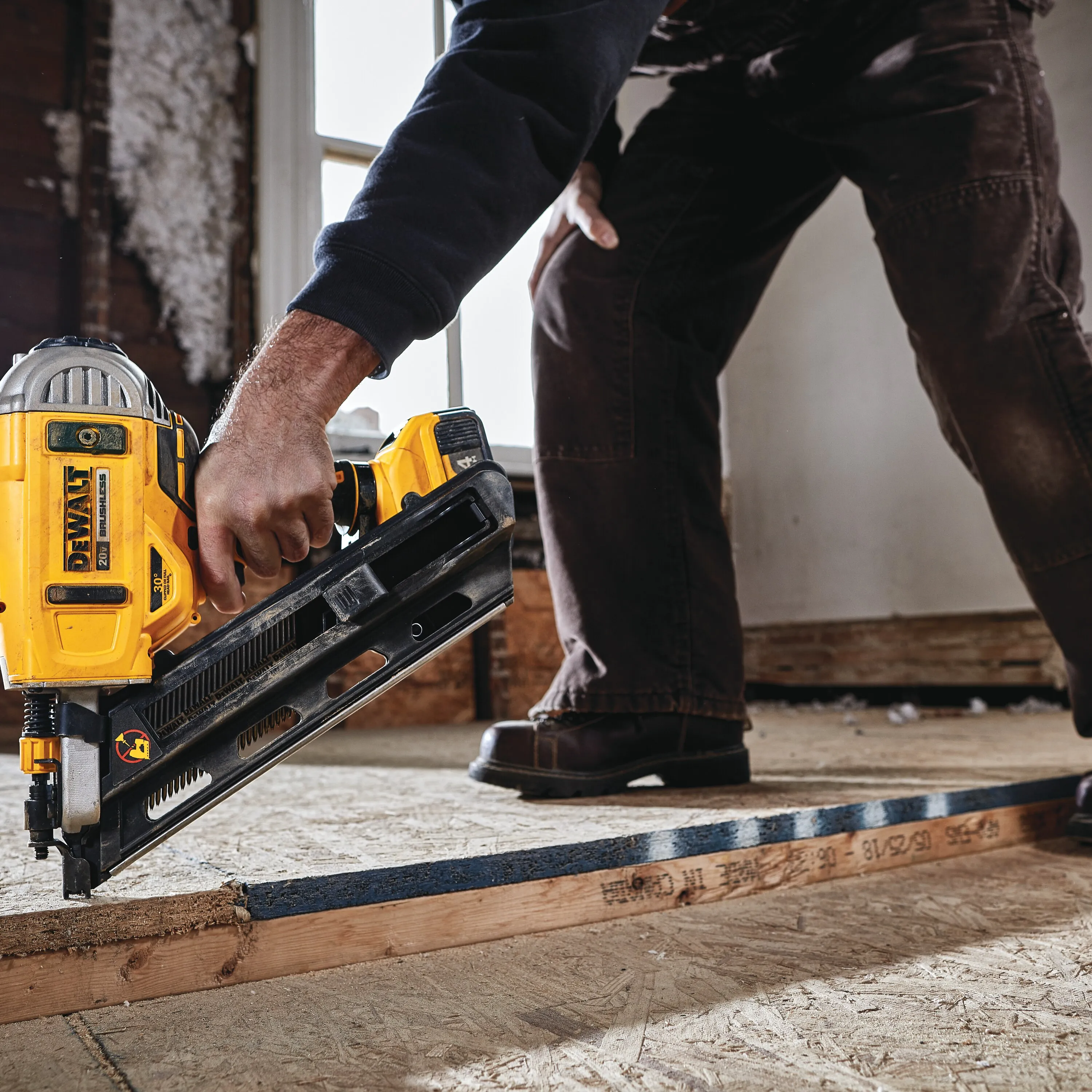 DeWalt DCN692M1 20V Max Cordless 30° Paper Collated Framing Nailer